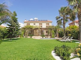 Seafront Villa Paula in Ayias Theklas, Ayia Napa, Zypern