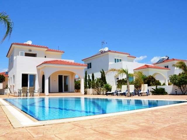 Villa Sunny am Meer in Ayia Thekla, Famagusta, Zypern