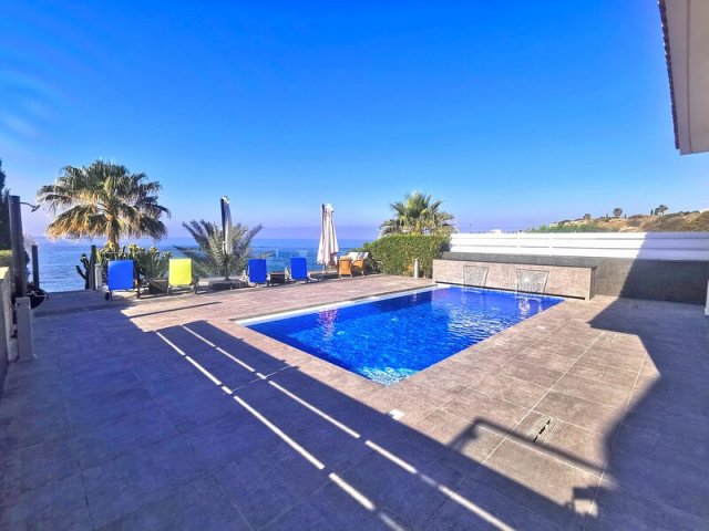 Seafront Villa Tina, Coral Bay, Zypern