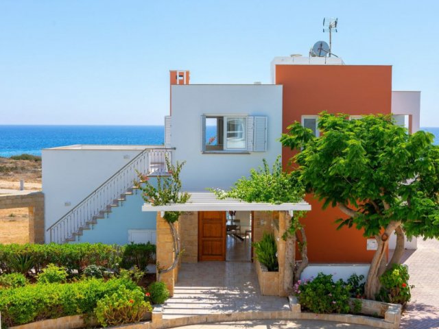 Seafront Villa Violet, Protaras, Zypern